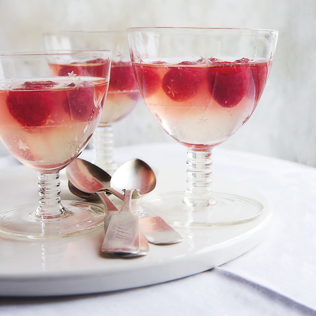 Малиновое желе с розовым вином или шампанским